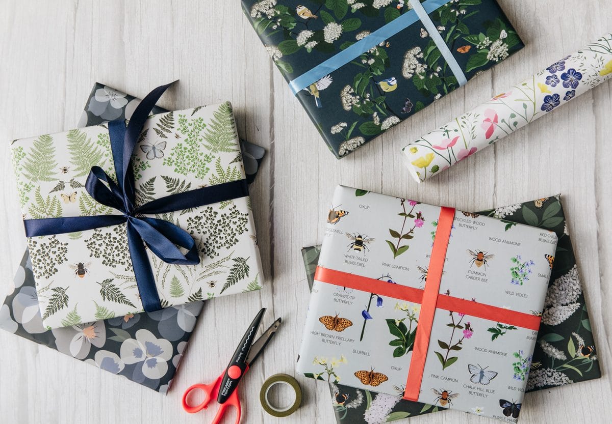 wrapping paper, luxury wrapping paper, gift wrap, plastic free, paper from an FSC-certified supplier, enviromentally friendly, sustainable, birthday paper, birthday wrapping paper. gifts, RSPB, bird design oxfordshire wildlife wrap bees, butterflies, wildflowers, floral, birds, wrapping paper, luxury gift wrap